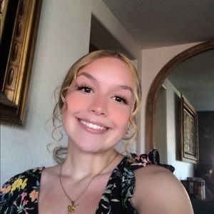 Meet your Posher, Mia